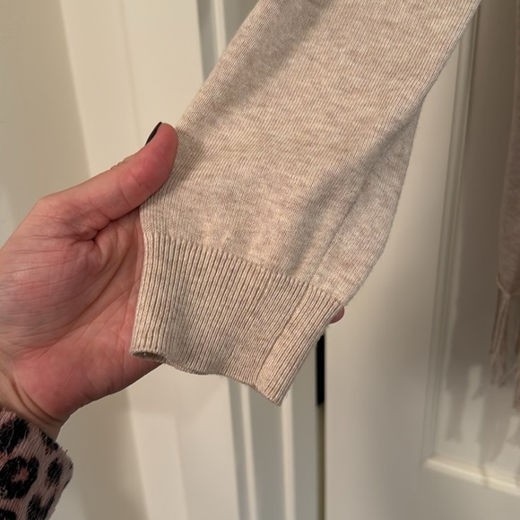 Repeat easy knit fringe sweater - Picture 3 of 6